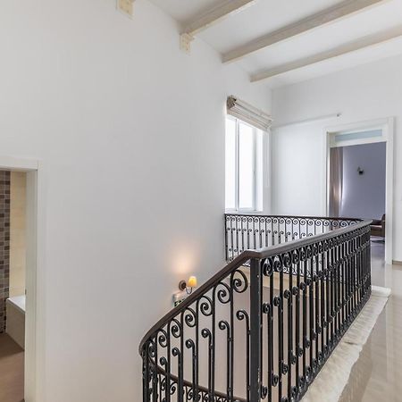Charming Four Bedroom Townhouse One Minute Away From The Seafront Sliema Exterior photo